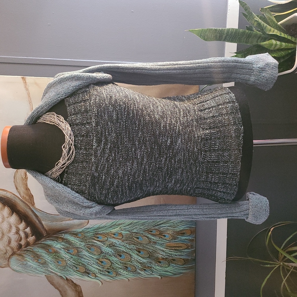 Curio Seabreeze and grey sweater